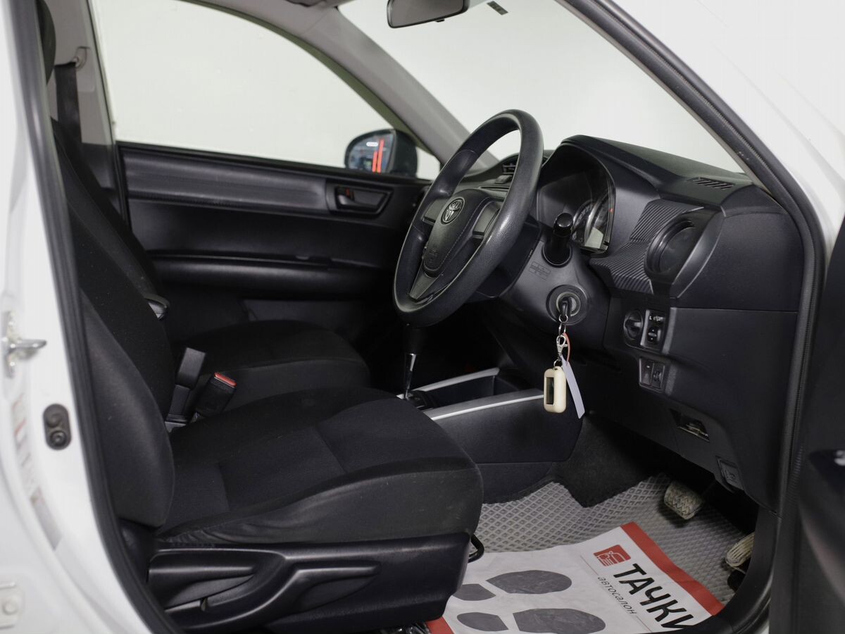 Toyota Corolla 2015 - фото автомобиля