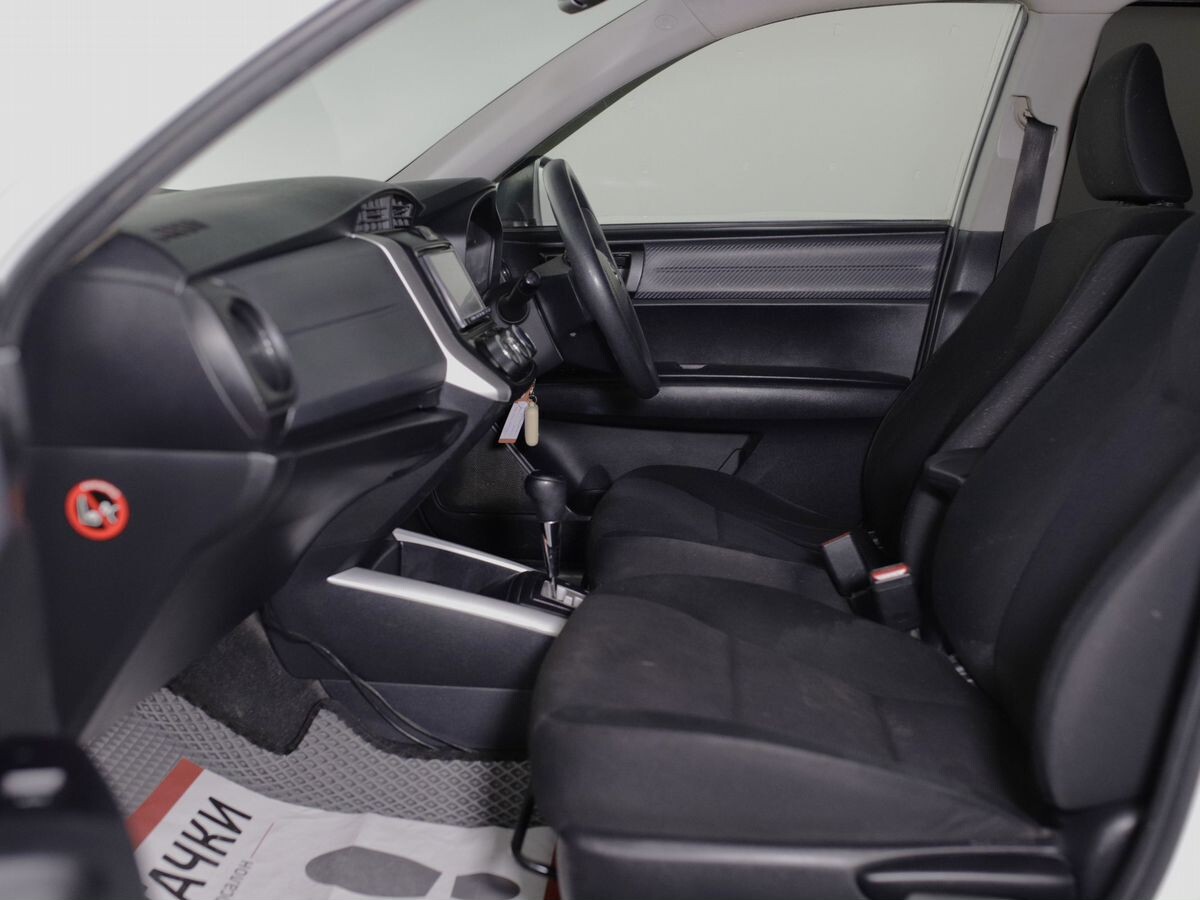 Toyota Corolla 2015 - фото автомобиля