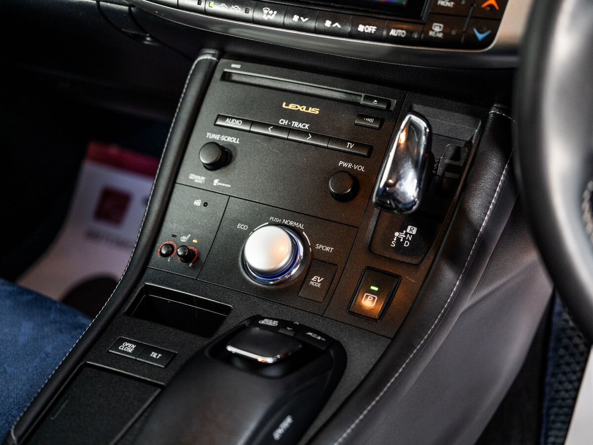 Lexus CT 2012 - фото автомобиля