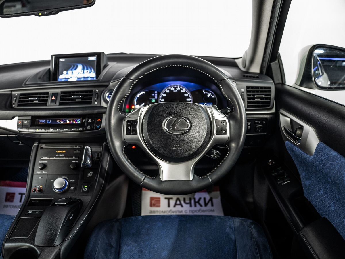 Lexus CT 2012 - фото автомобиля