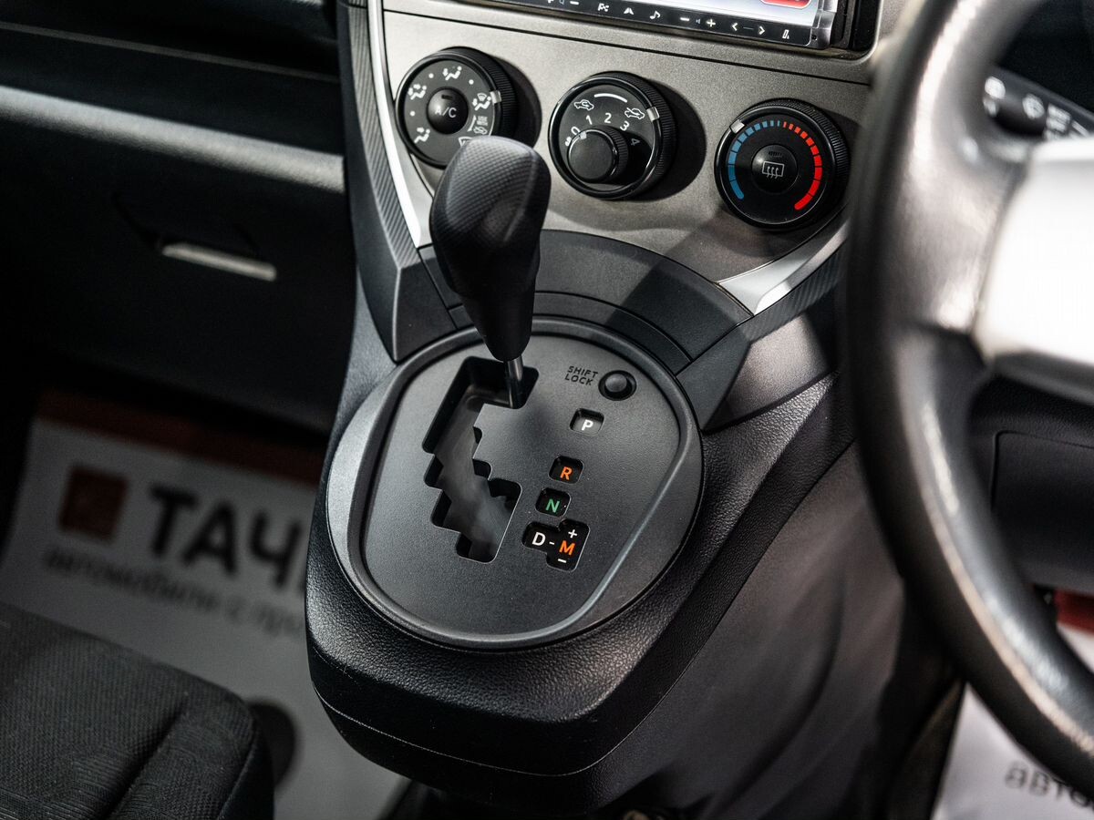 Toyota Ractis 2011 - фото автомобиля