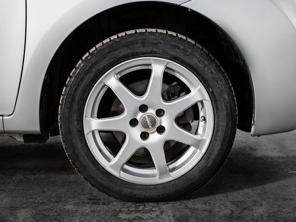 Toyota Ractis 2011 - фото автомобиля