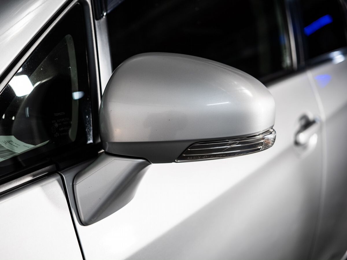 Toyota Ractis 2011 - фото автомобиля