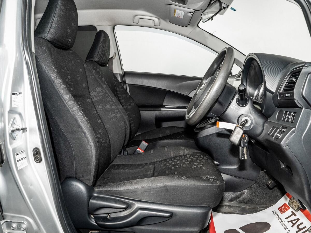 Toyota Ractis 2011 - фото автомобиля