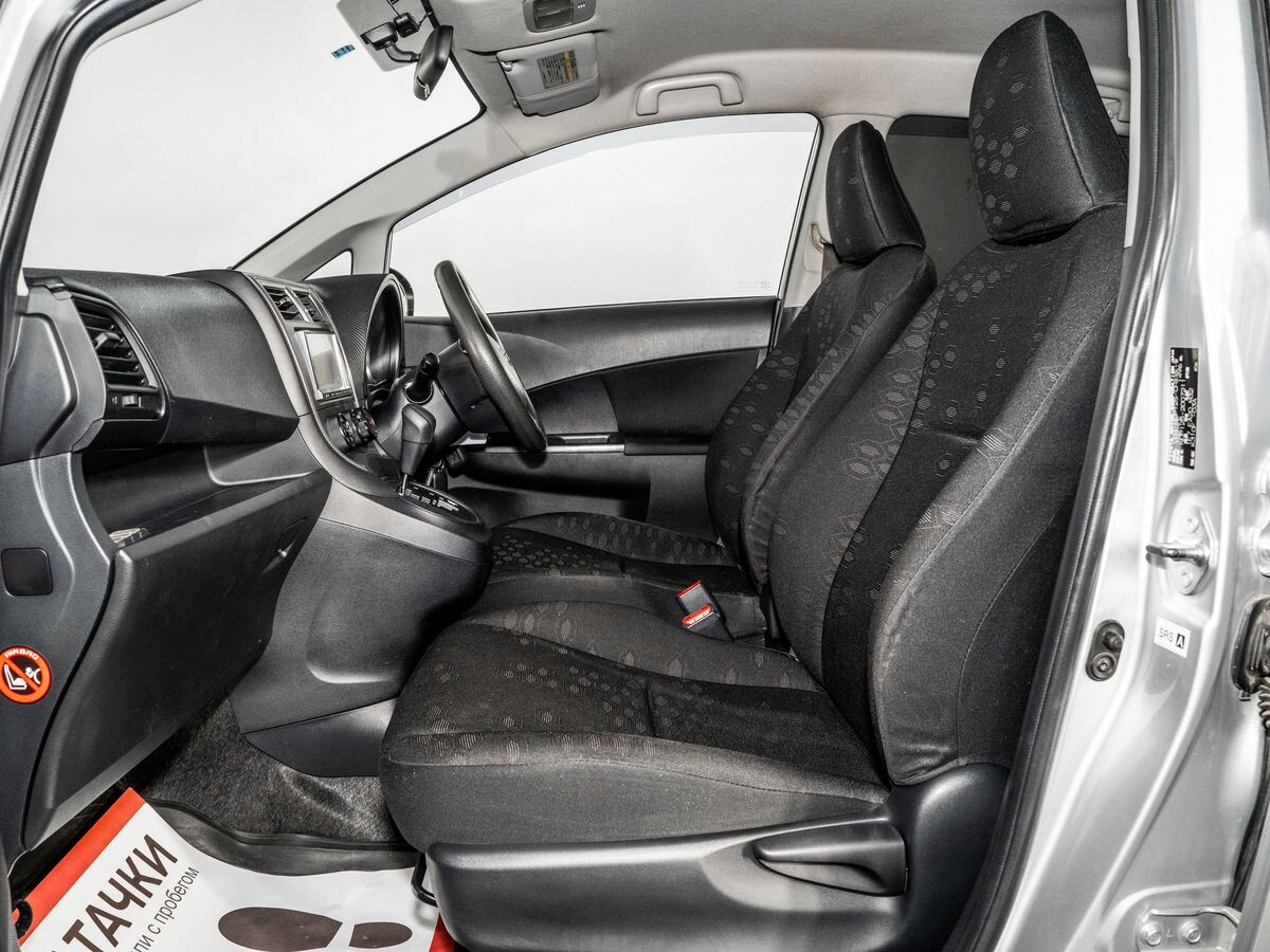 Toyota Ractis 2011 - фото автомобиля