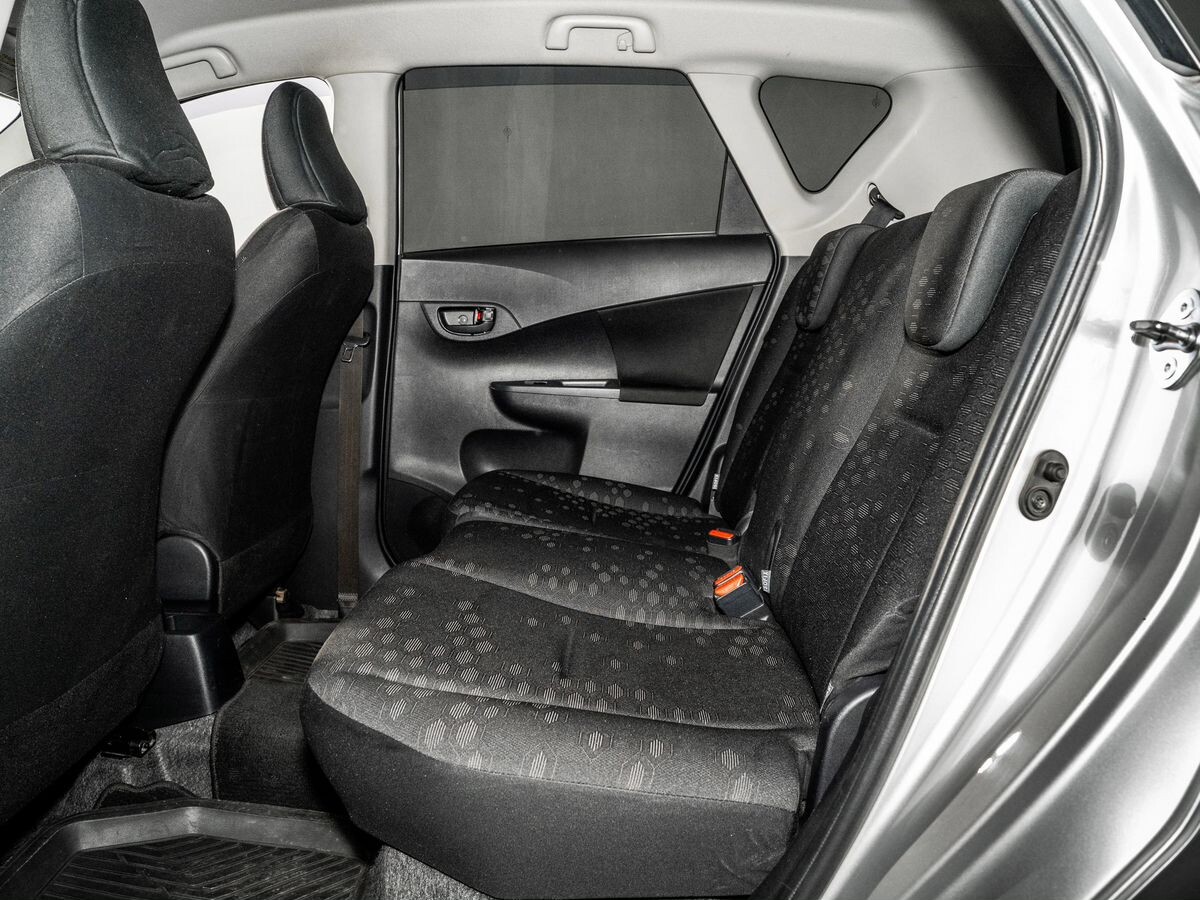 Toyota Ractis 2011 - фото автомобиля