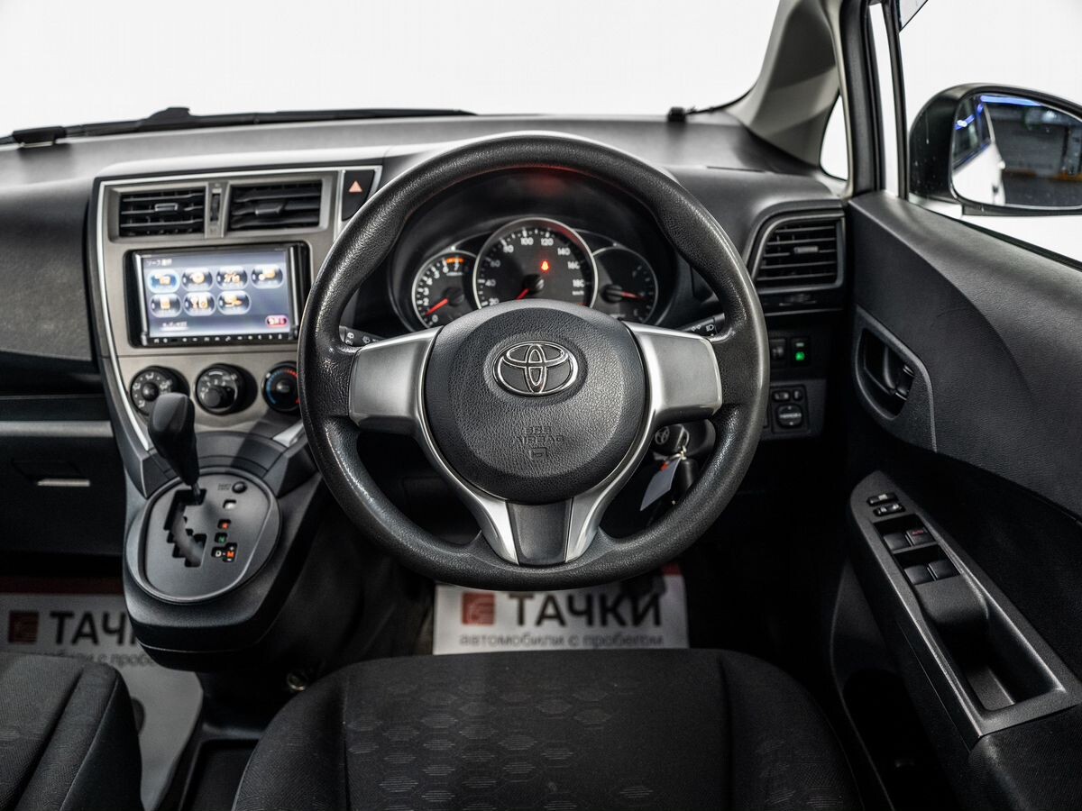 Toyota Ractis 2011 - фото автомобиля