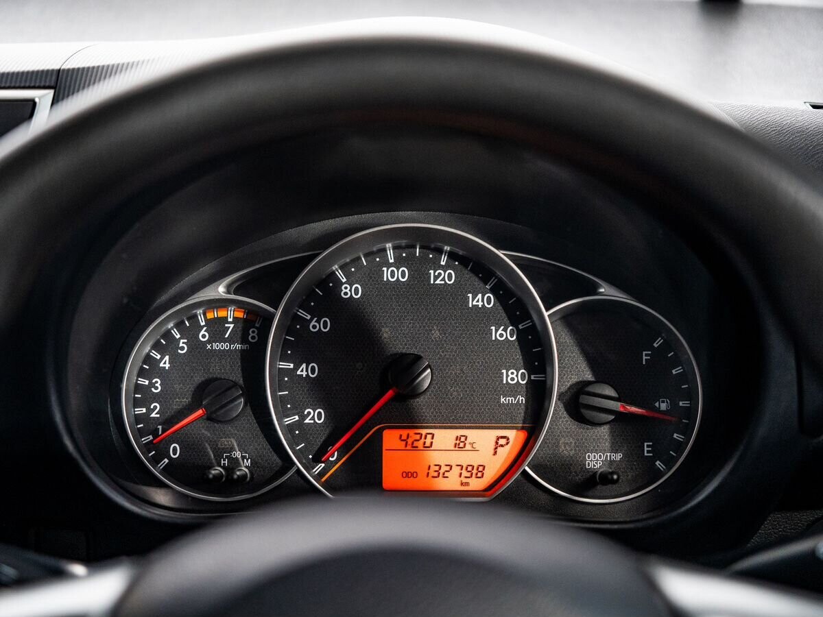 Toyota Ractis 2011 - фото автомобиля