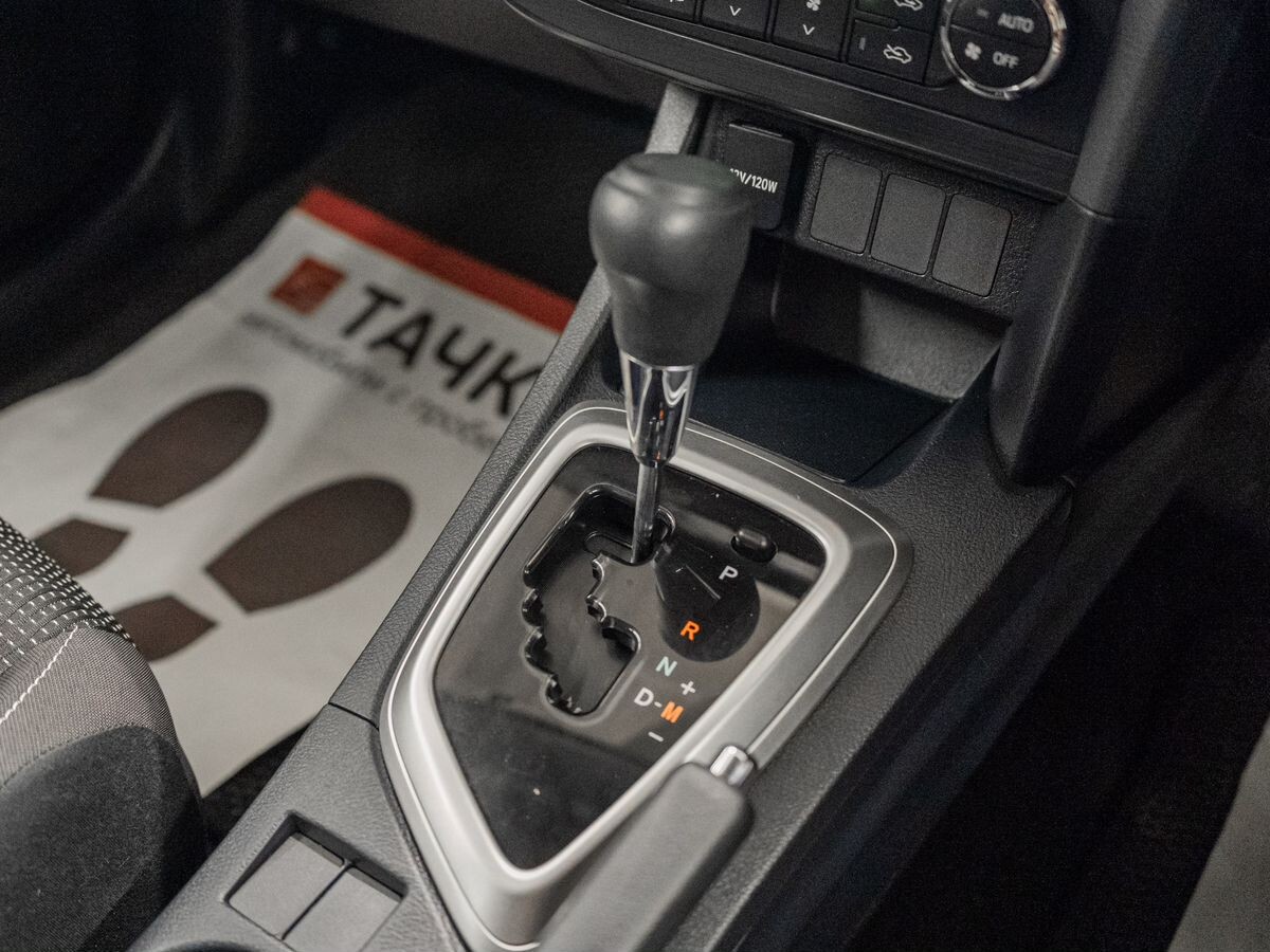 Toyota Auris 2013 - фото автомобиля