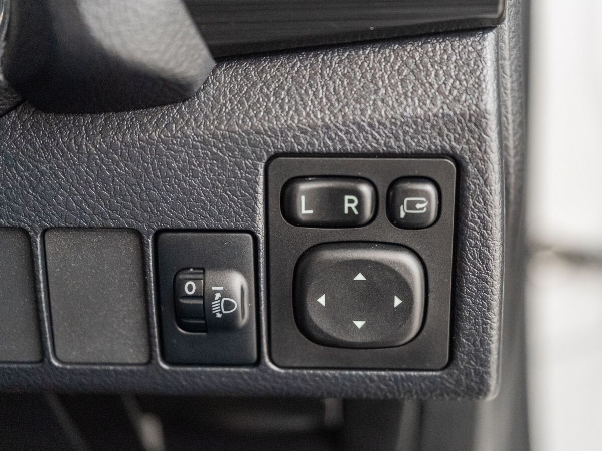 Toyota Auris 2013 - фото автомобиля