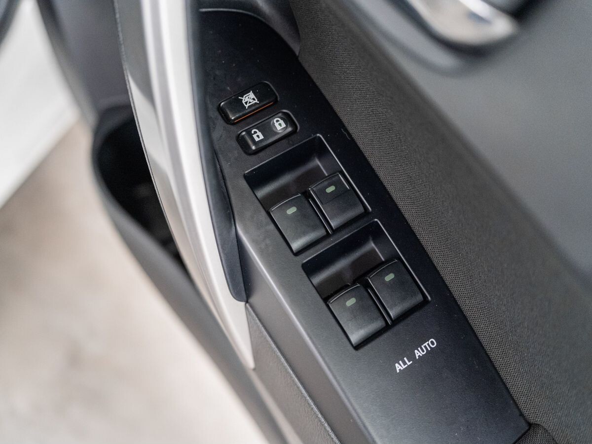 Toyota Auris 2013 - фото автомобиля