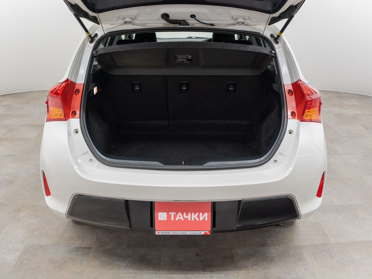 Toyota Auris 2013 - фото автомобиля