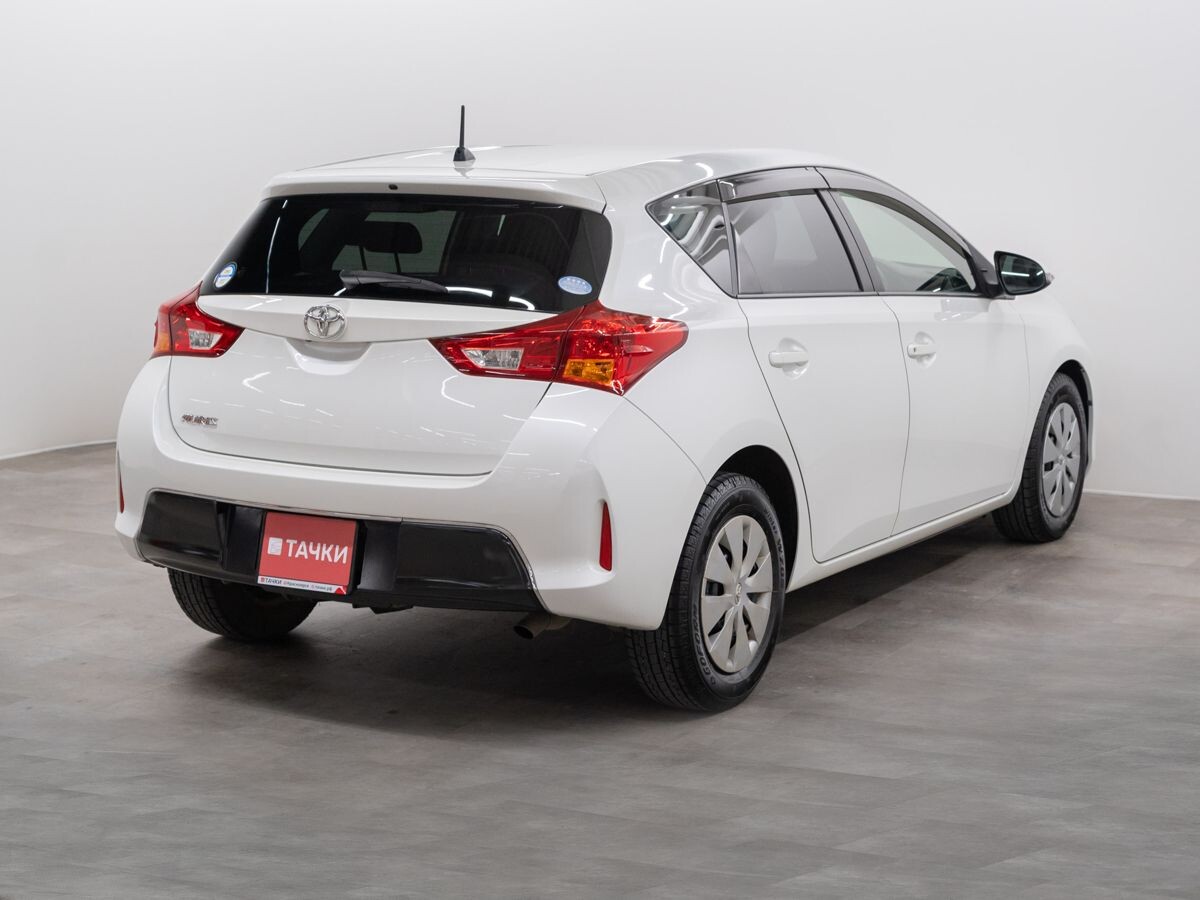 Toyota Auris 2013 - фото автомобиля
