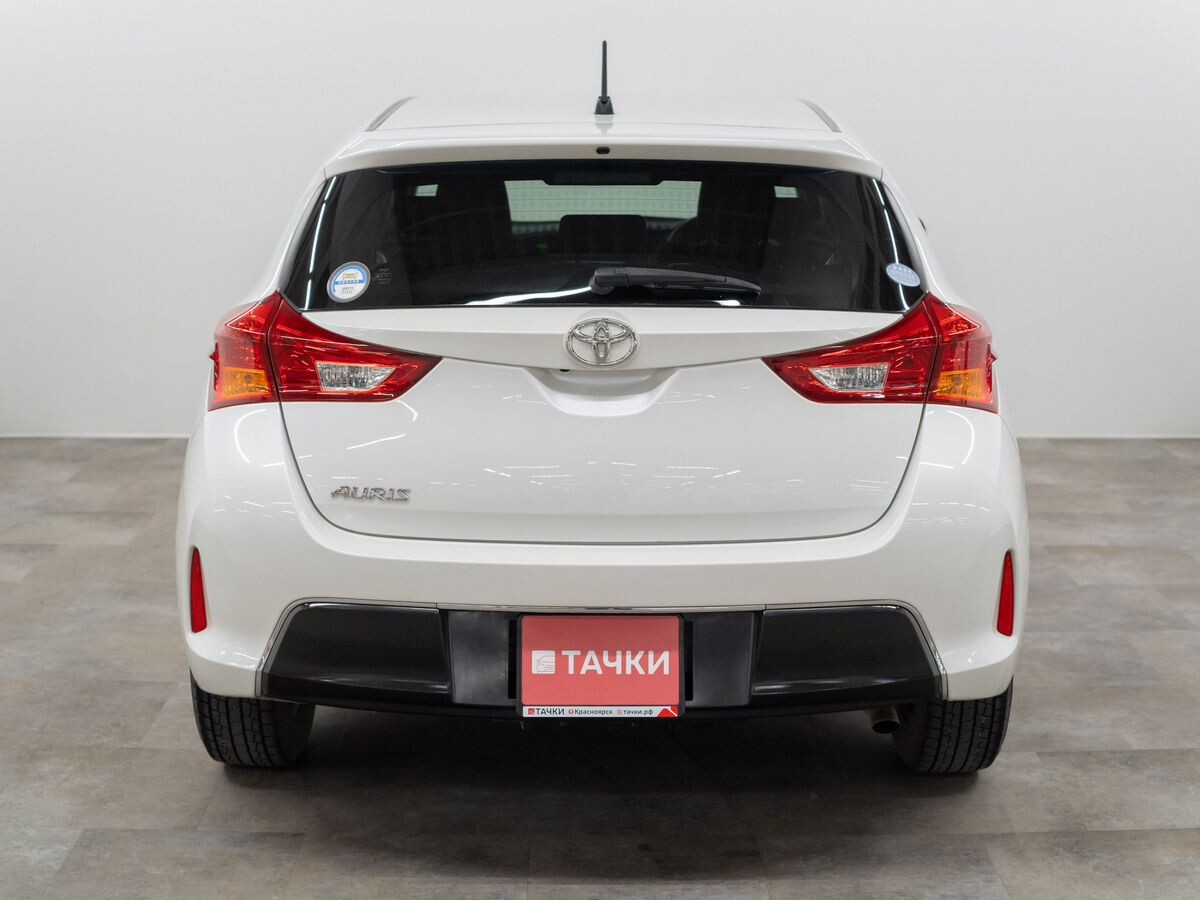 Toyota Auris 2013 - фото автомобиля