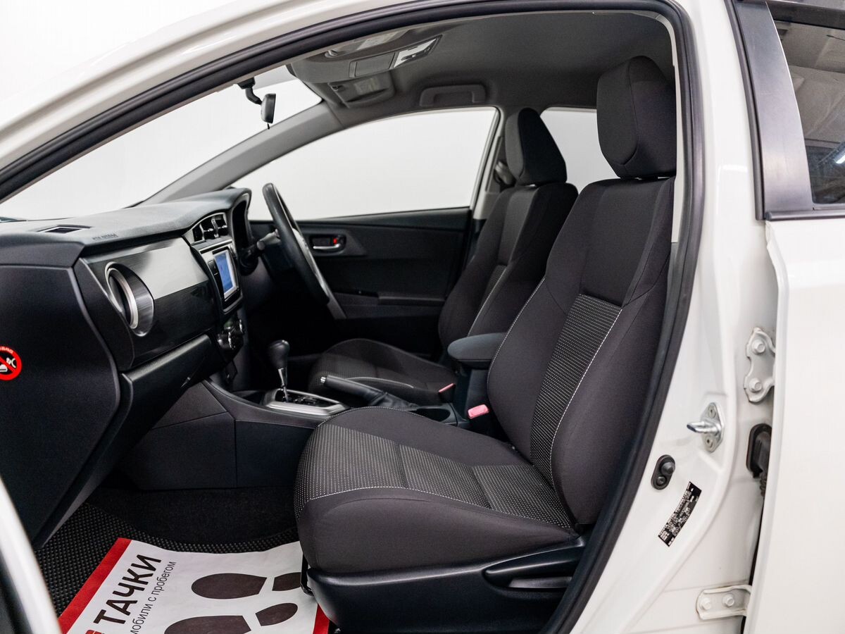 Toyota Auris 2013 - фото автомобиля