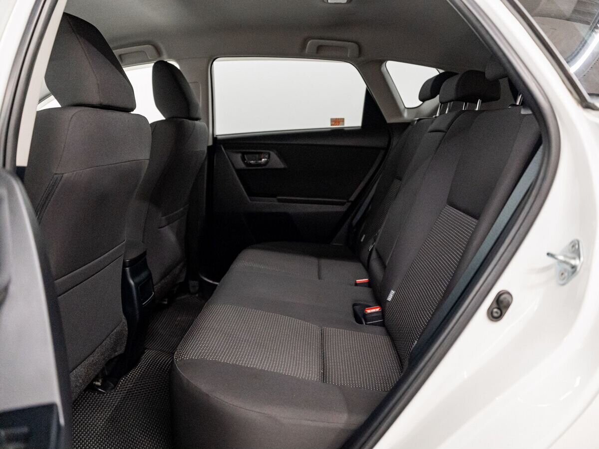 Toyota Auris 2013 - фото автомобиля