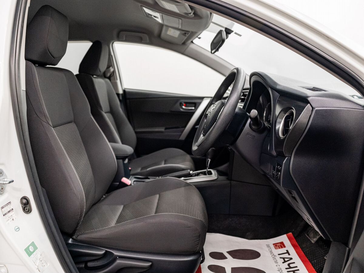 Toyota Auris 2013 - фото автомобиля
