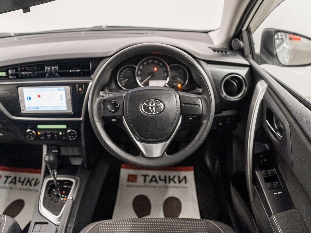 Toyota Auris 2013 - фото автомобиля