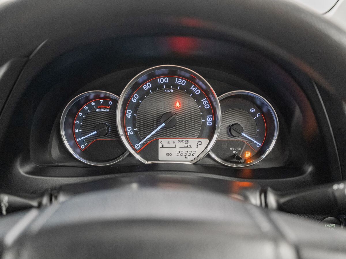 Toyota Auris 2013 - фото автомобиля