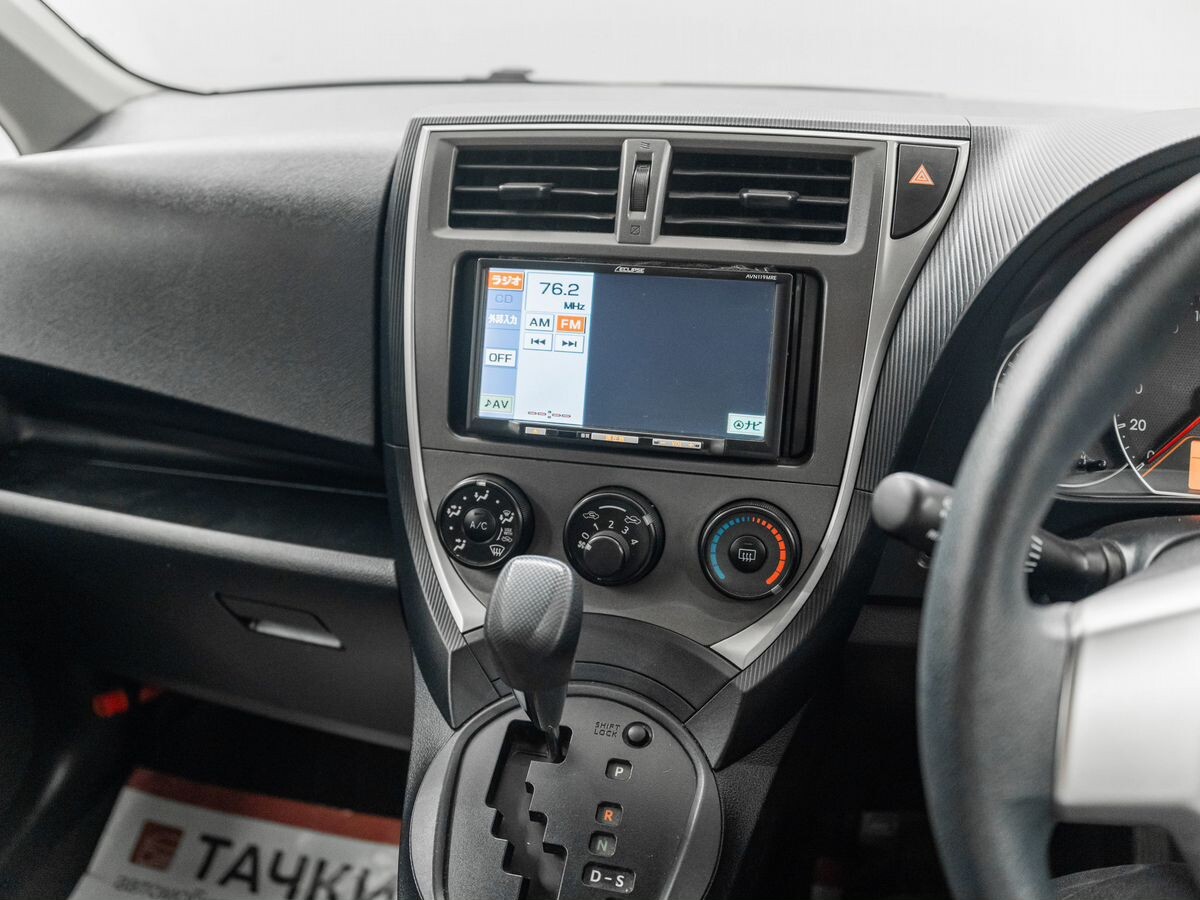 Toyota Ractis 2011 - фото автомобиля
