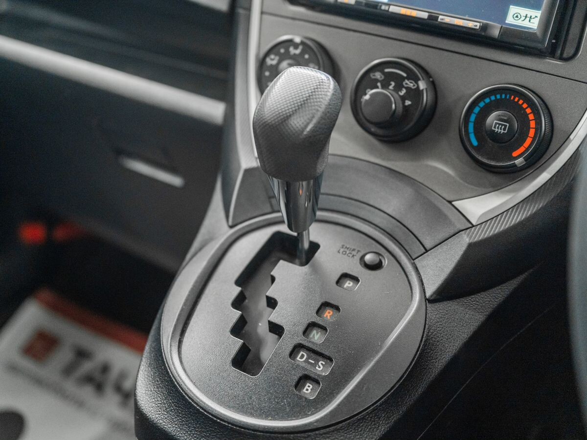 Toyota Ractis 2011 - фото автомобиля