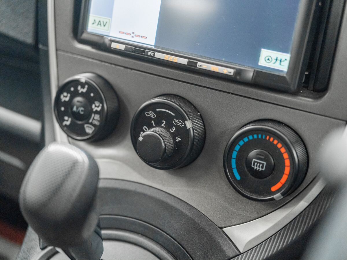 Toyota Ractis 2011 - фото автомобиля