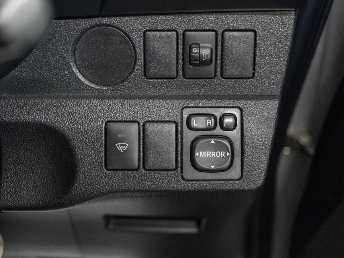 Toyota Ractis 2011 - фото автомобиля