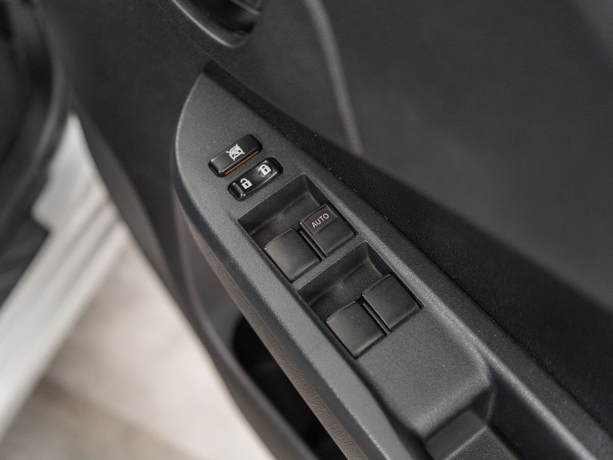 Toyota Ractis 2011 - фото автомобиля