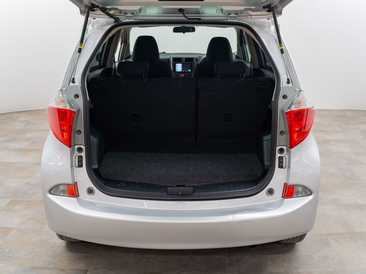 Toyota Ractis 2011 - фото автомобиля