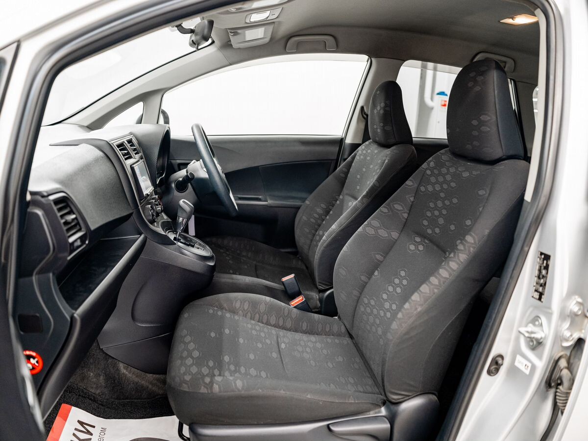 Toyota Ractis 2011 - фото автомобиля