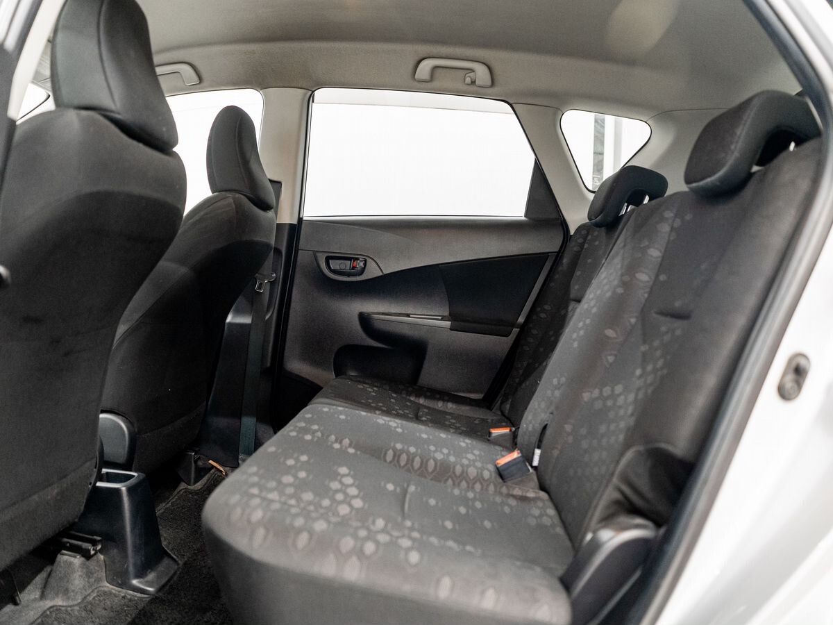 Toyota Ractis 2011 - фото автомобиля