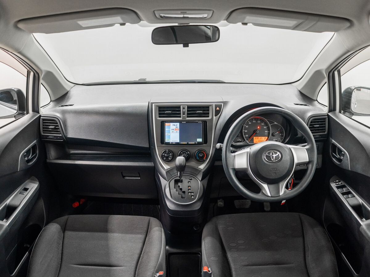 Toyota Ractis 2011 - фото автомобиля