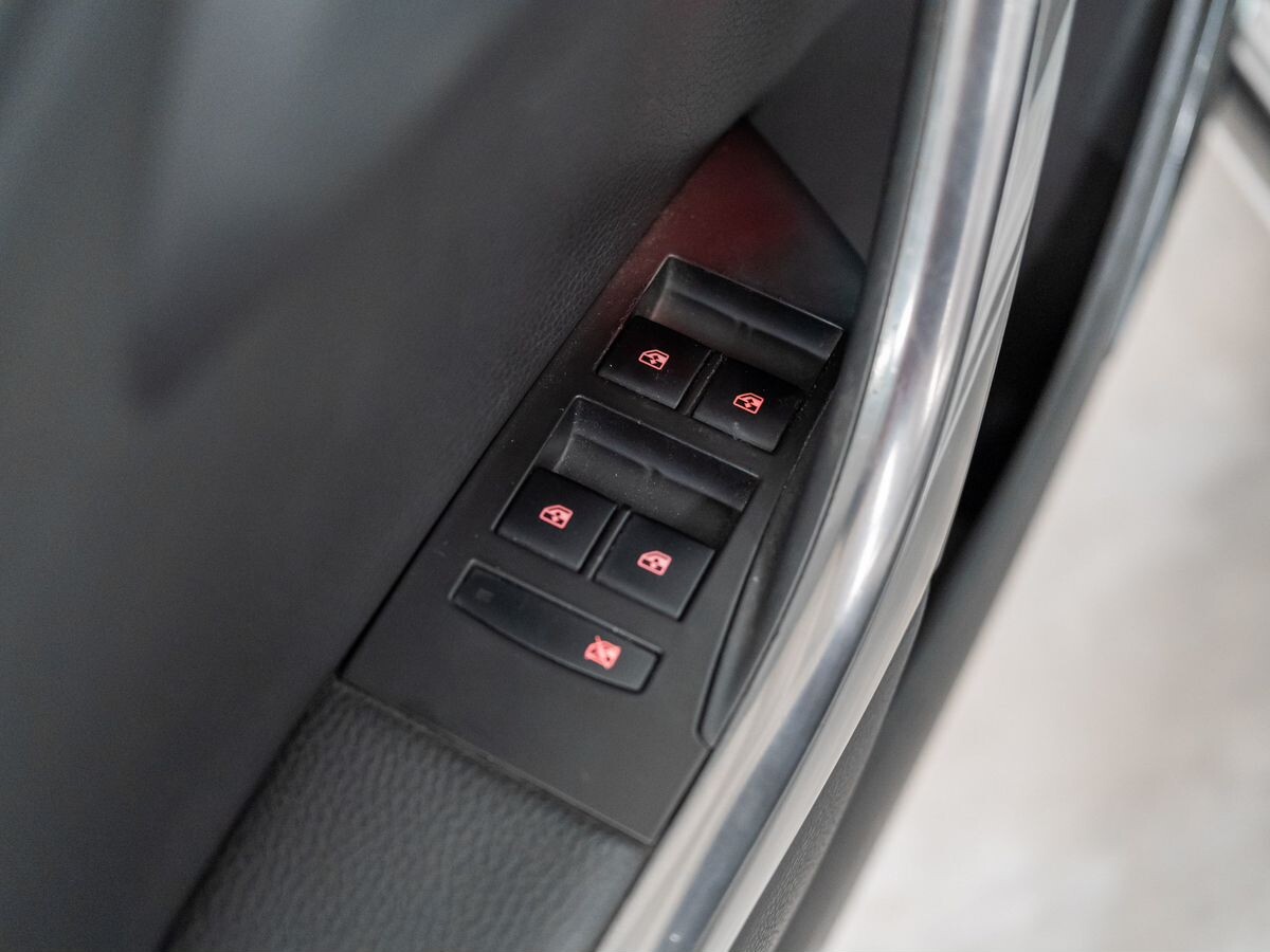 Opel Astra 2011 - фото автомобиля