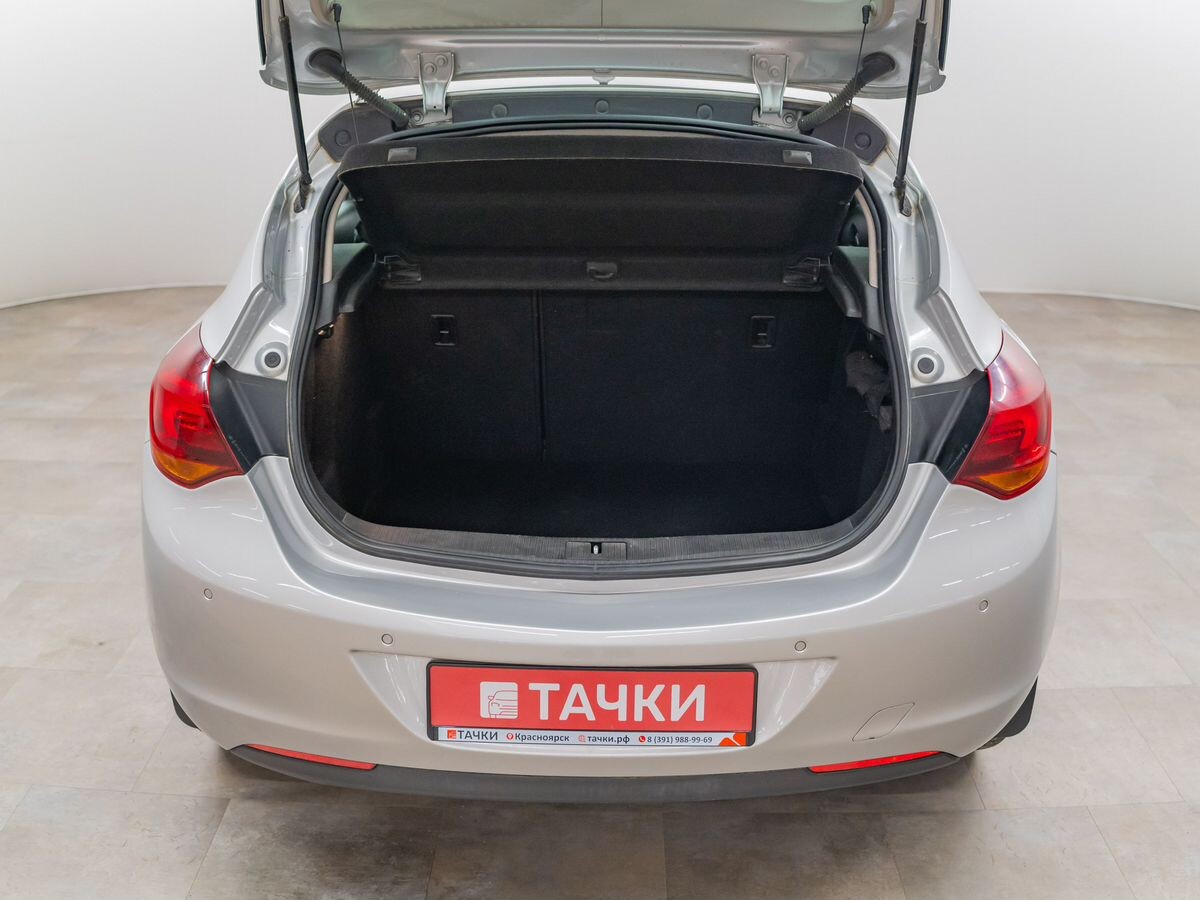 Opel Astra 2011 - фото автомобиля