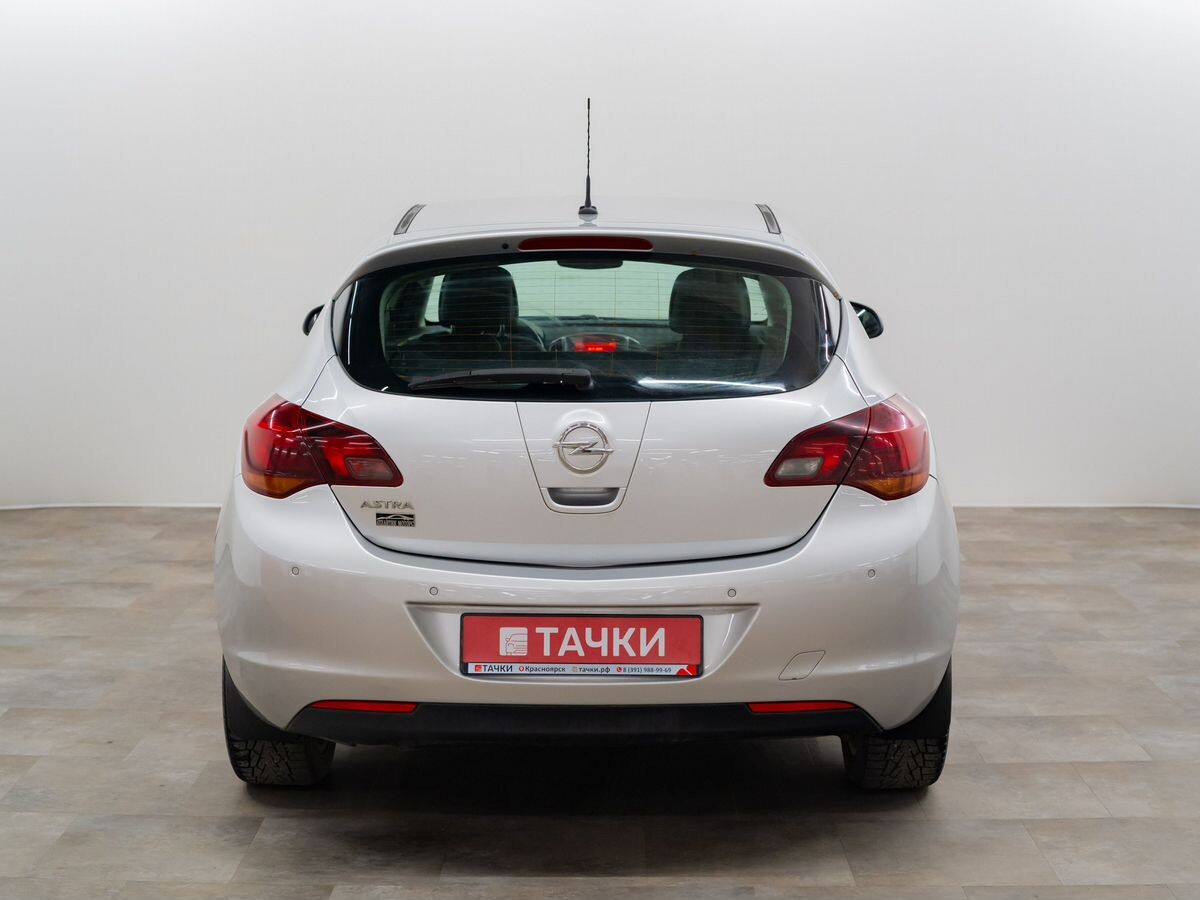Opel Astra 2011 - фото автомобиля