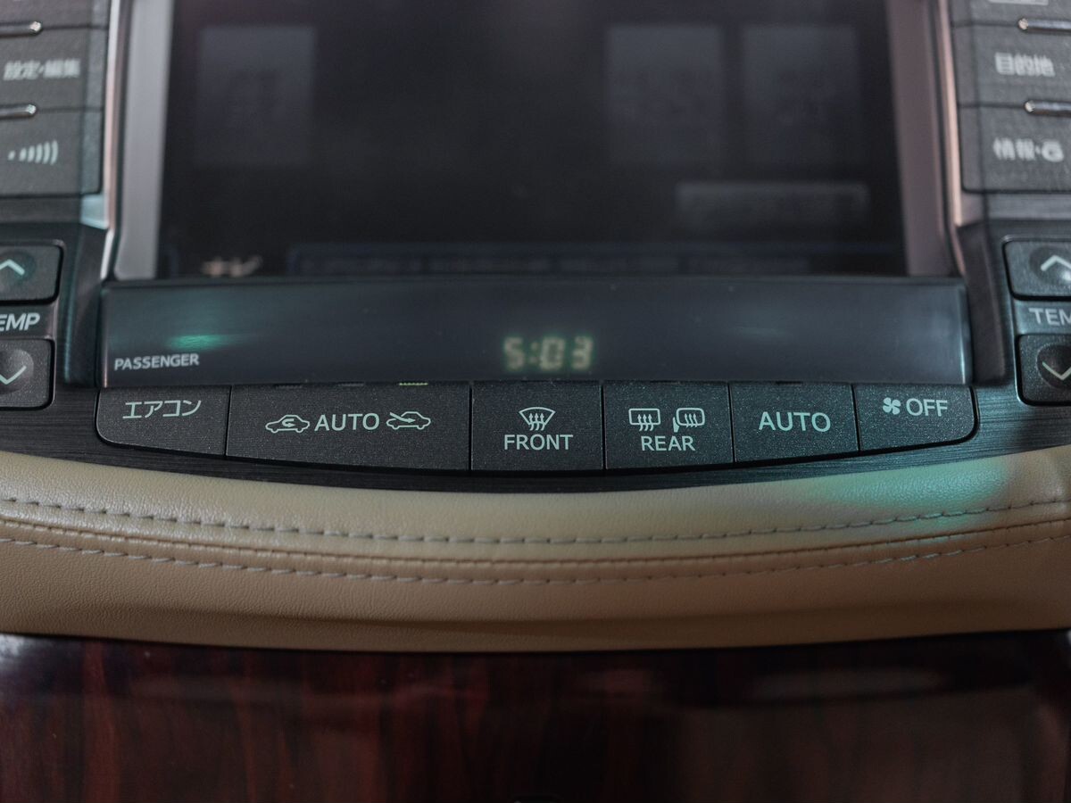 Toyota Crown 2011 - фото автомобиля