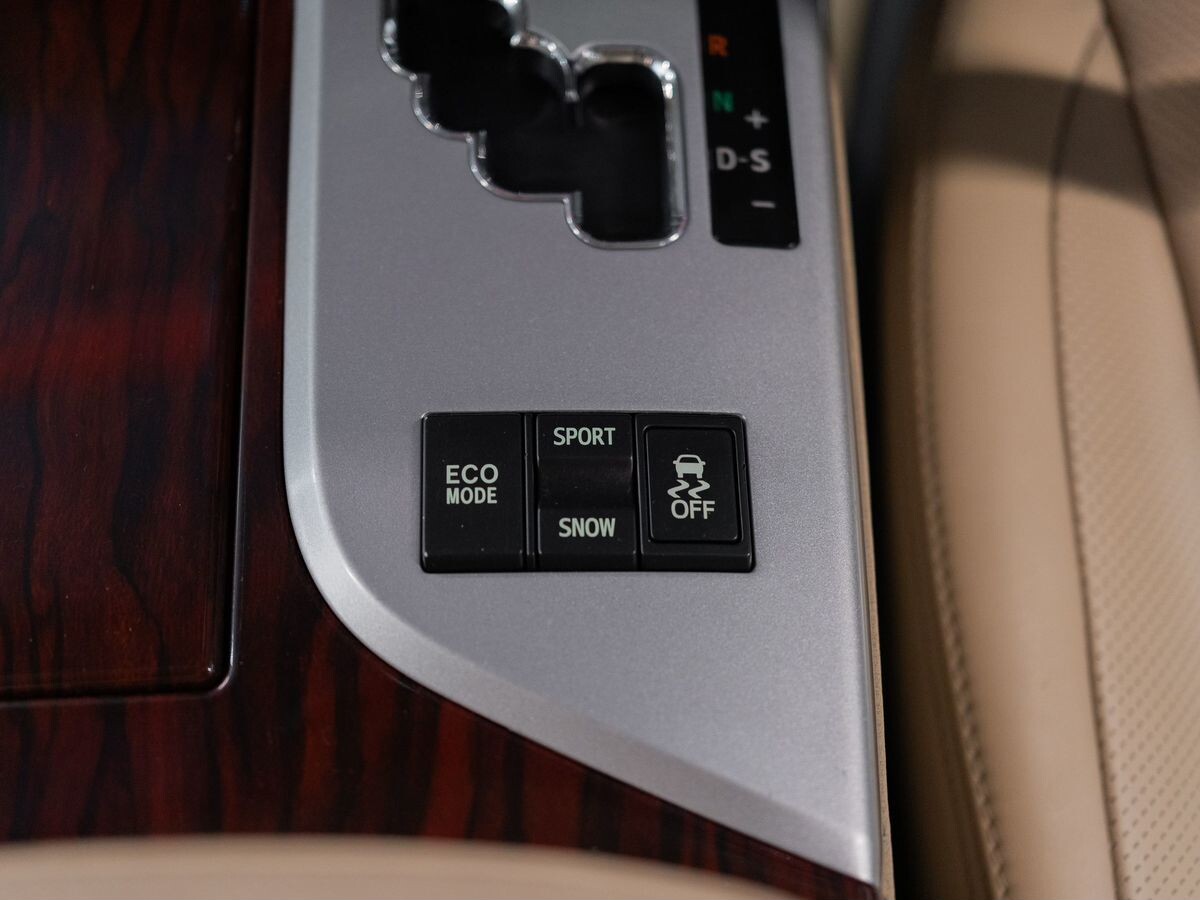 Toyota Crown 2011 - фото автомобиля