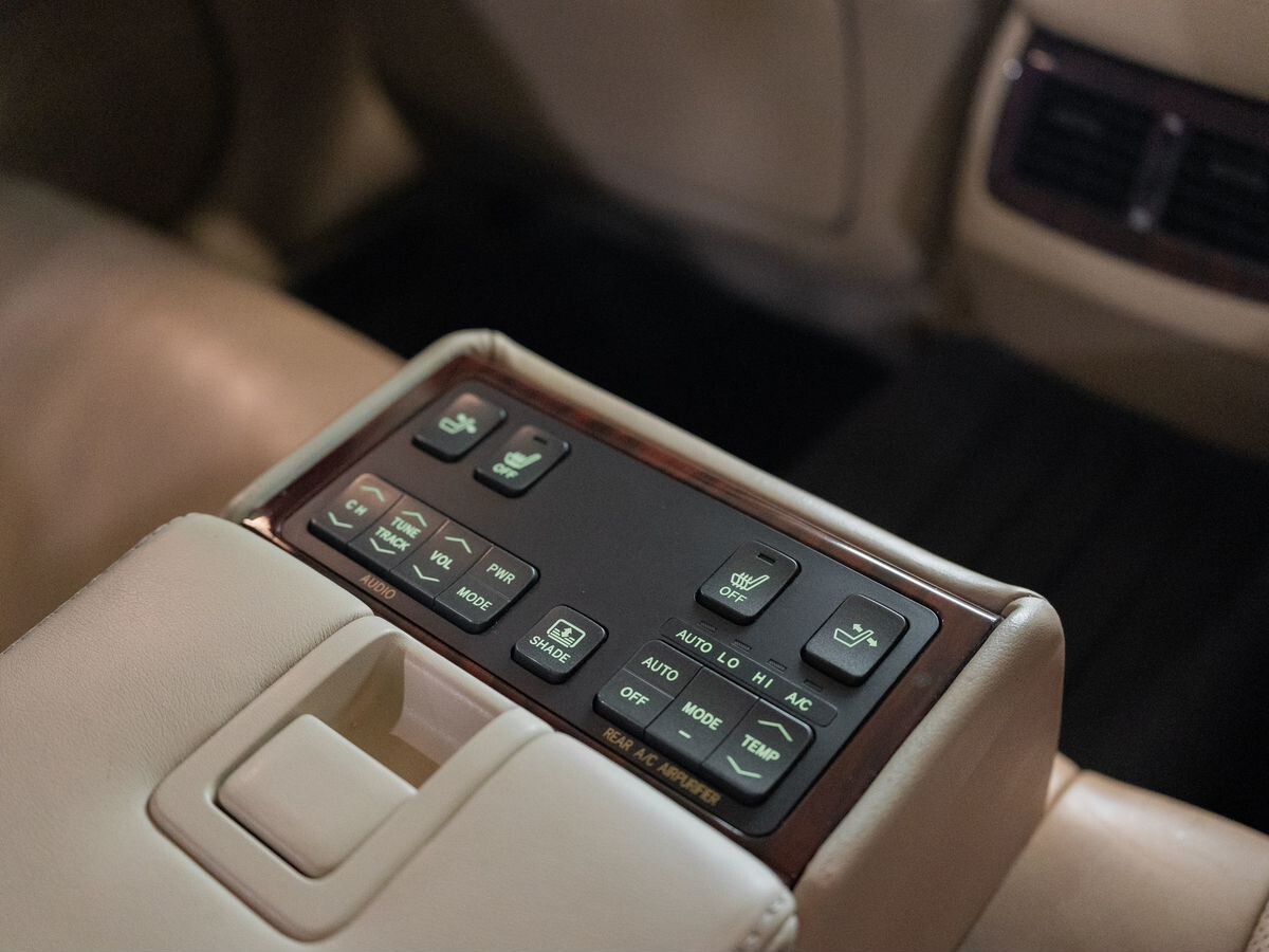 Toyota Crown 2011 - фото автомобиля