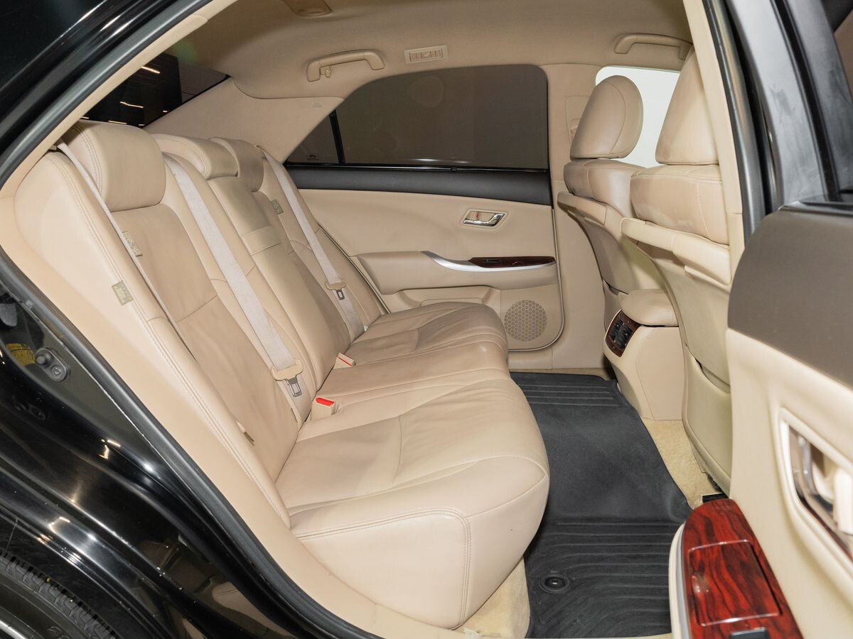 Toyota Crown 2011 - фото автомобиля