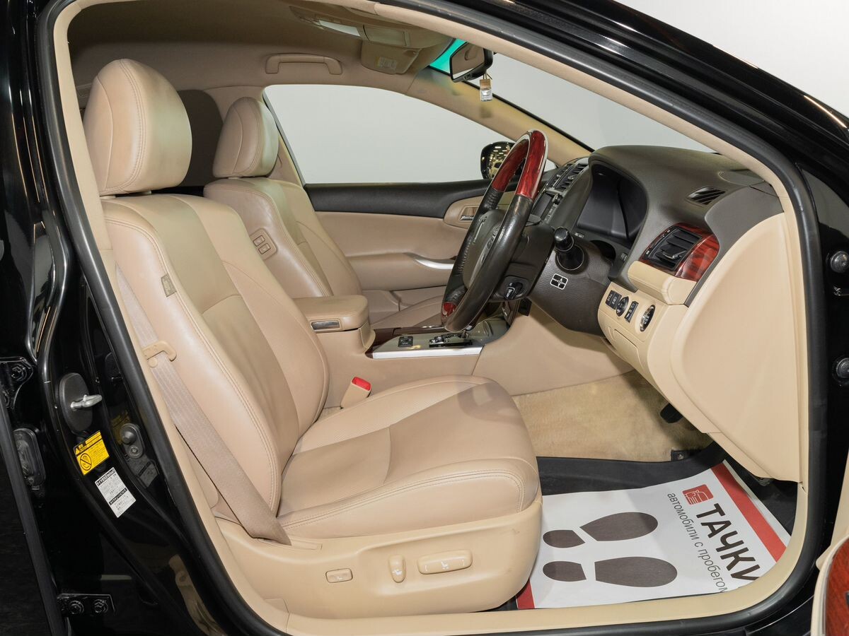 Toyota Crown 2011 - фото автомобиля