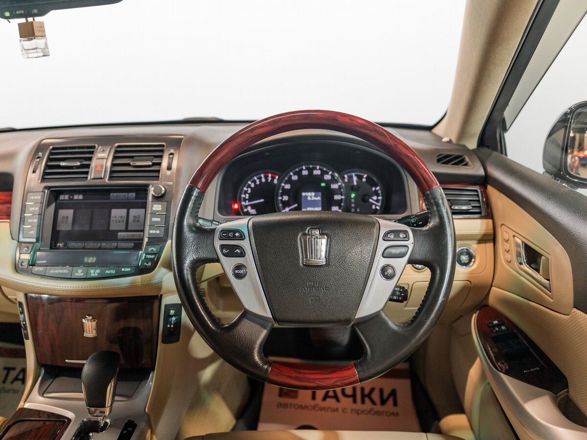 Toyota Crown 2011 - фото автомобиля