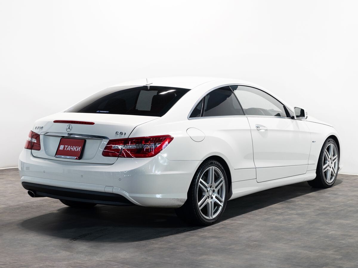 Mercedes-Benz E-Класс 2011 - фото автомобиля