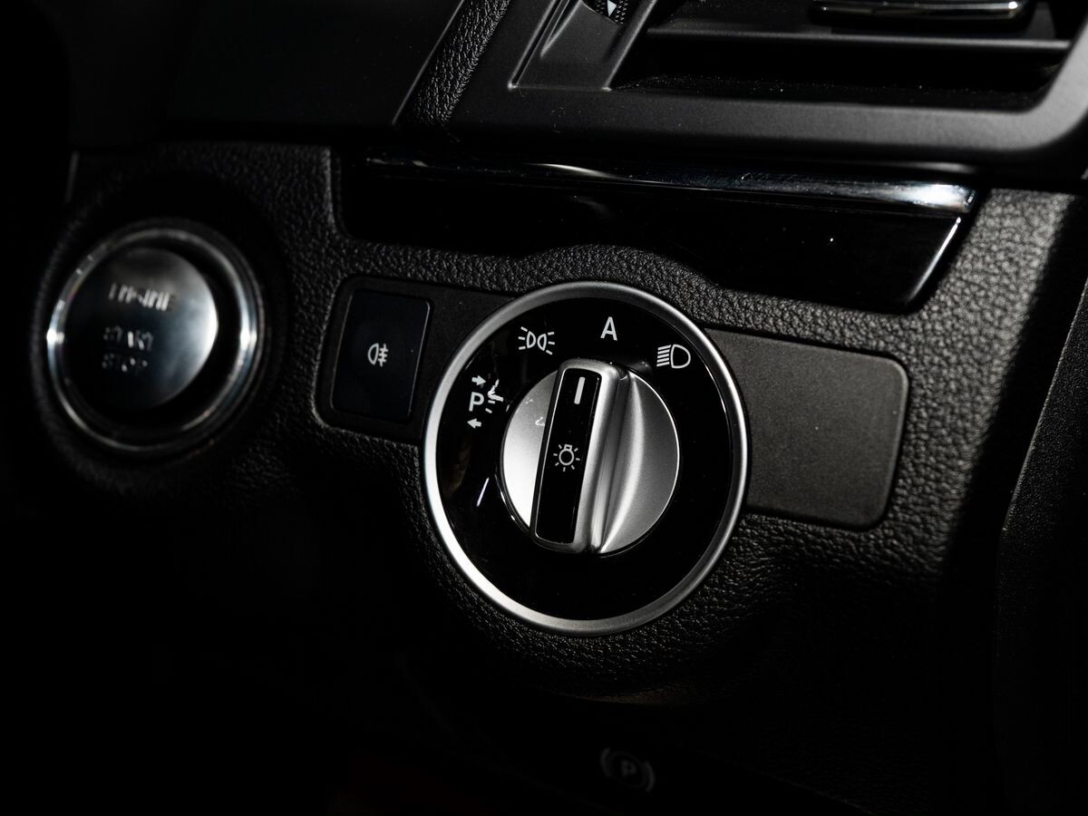 Mercedes-Benz E-Класс 2011 - фото автомобиля