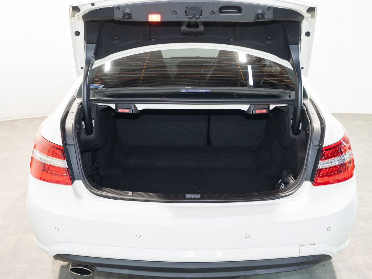 Mercedes-Benz E-Класс 2011 - фото автомобиля