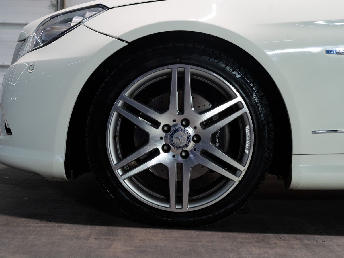 Mercedes-Benz E-Класс 2011 - фото автомобиля