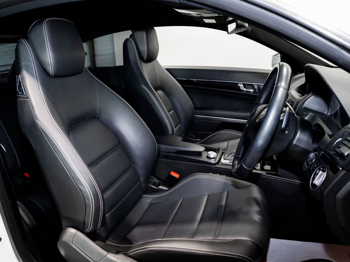 Mercedes-Benz E-Класс 2011 - фото автомобиля