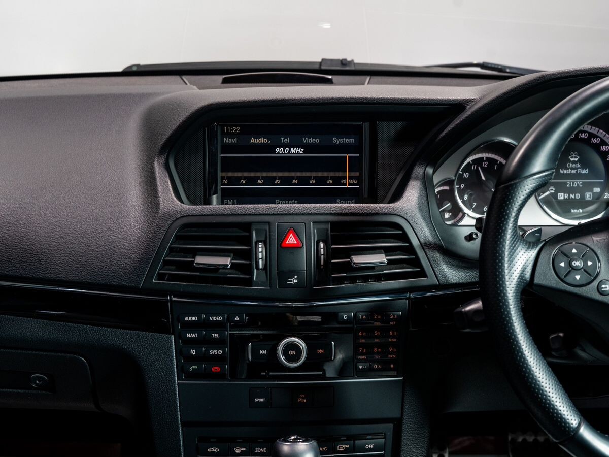 Mercedes-Benz E-Класс 2011 - фото автомобиля