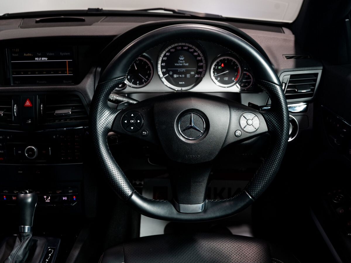 Mercedes-Benz E-Класс 2011 - фото автомобиля