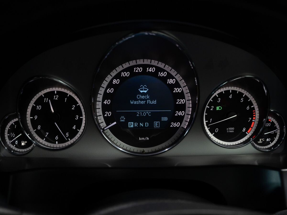 Mercedes-Benz E-Класс 2011 - фото автомобиля