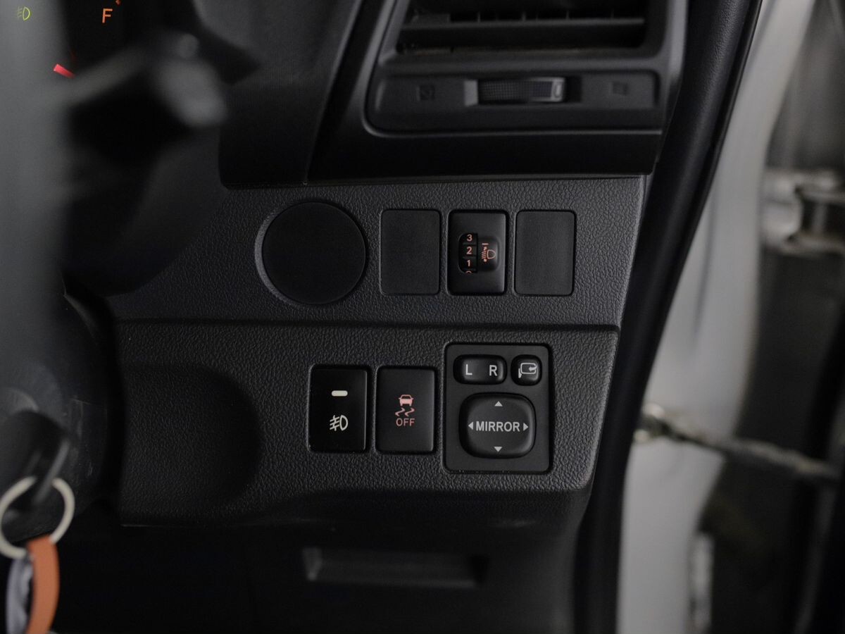 Toyota Ractis 2014 - фото автомобиля